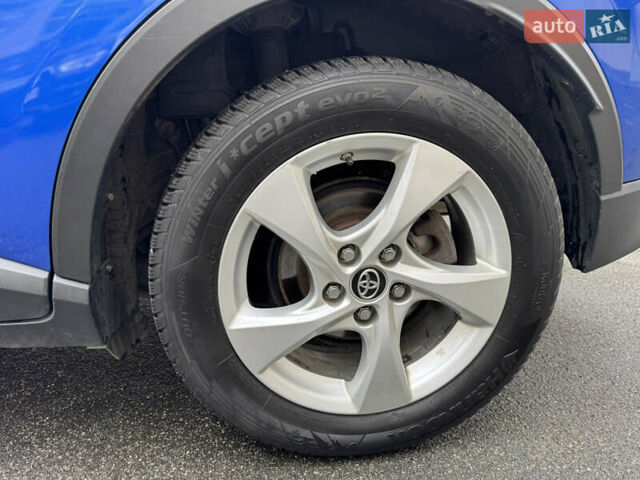 Синій Тойота C-HR, об'ємом двигуна 1.99 л та пробігом 108 тис. км за 18489 $, фото 11 на Automoto.ua