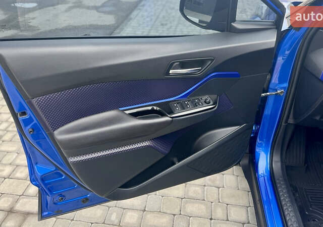 Синий Тойота C-HR, объемом двигателя 1.2 л и пробегом 105 тыс. км за 17500 $, фото 18 на Automoto.ua