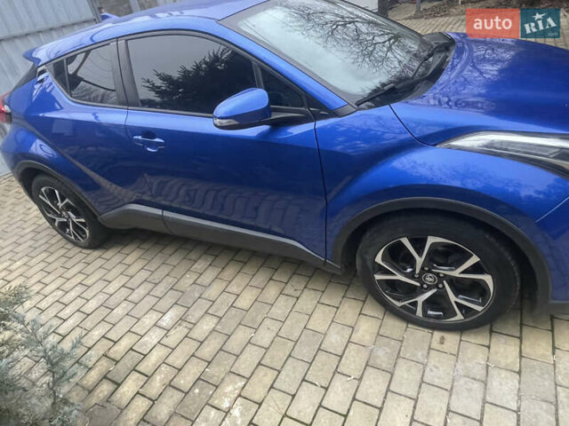 Синий Тойота C-HR, объемом двигателя 1.99 л и пробегом 63 тыс. км за 17300 $, фото 2 на Automoto.ua