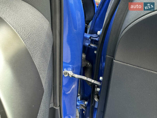 Синій Тойота C-HR, об'ємом двигуна 1.99 л та пробігом 108 тис. км за 18489 $, фото 36 на Automoto.ua