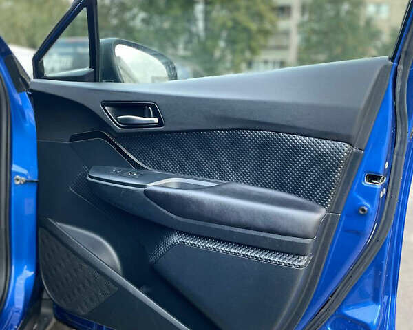 Синий Тойота C-HR, объемом двигателя 1.99 л и пробегом 126 тыс. км за 16999 $, фото 9 на Automoto.ua