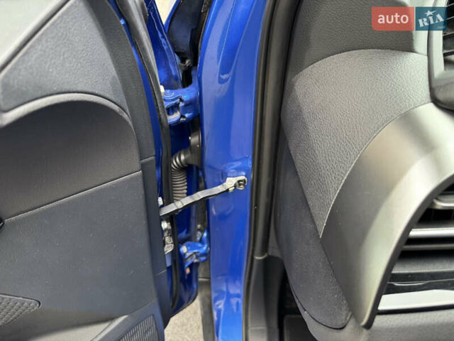 Синій Тойота C-HR, об'ємом двигуна 1.99 л та пробігом 108 тис. км за 18489 $, фото 38 на Automoto.ua