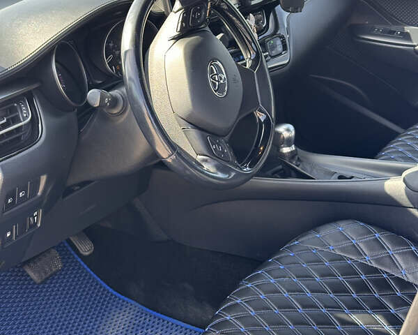 Синий Тойота C-HR, объемом двигателя 1.99 л и пробегом 90 тыс. км за 17500 $, фото 3 на Automoto.ua