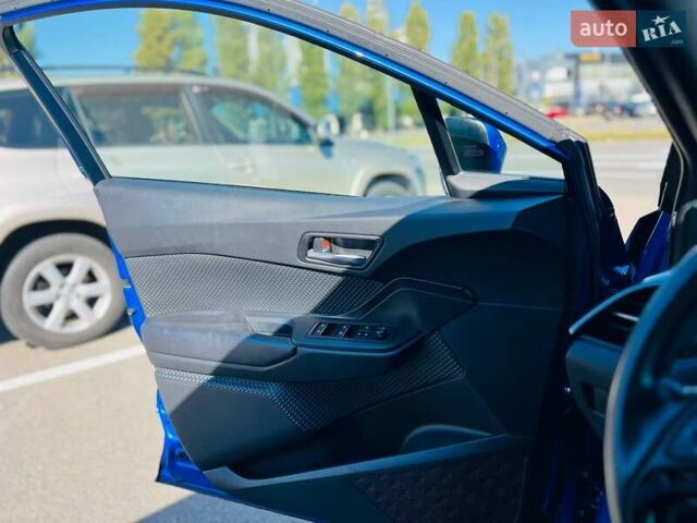 Синий Тойота C-HR, объемом двигателя 1.99 л и пробегом 59 тыс. км за 16700 $, фото 1 на Automoto.ua