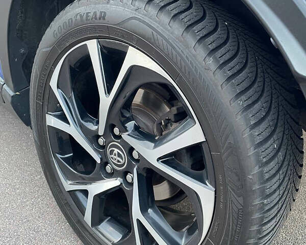 Синий Тойота C-HR, объемом двигателя 1.99 л и пробегом 126 тыс. км за 16999 $, фото 19 на Automoto.ua