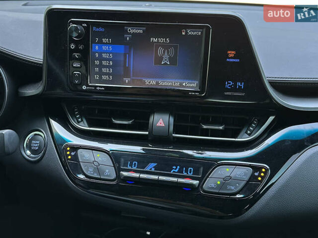 Синий Тойота C-HR, объемом двигателя 2 л и пробегом 41 тыс. км за 16700 $, фото 44 на Automoto.ua