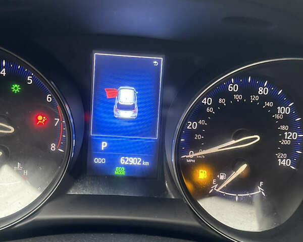 Синий Тойота C-HR, объемом двигателя 1.99 л и пробегом 63 тыс. км за 17300 $, фото 9 на Automoto.ua