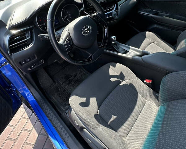 Синий Тойота C-HR, объемом двигателя 2 л и пробегом 41 тыс. км за 16700 $, фото 20 на Automoto.ua