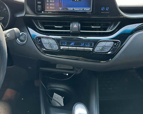 Синий Тойота C-HR, объемом двигателя 2 л и пробегом 41 тыс. км за 16700 $, фото 43 на Automoto.ua