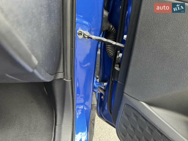 Синій Тойота C-HR, об'ємом двигуна 1.99 л та пробігом 108 тис. км за 18489 $, фото 37 на Automoto.ua