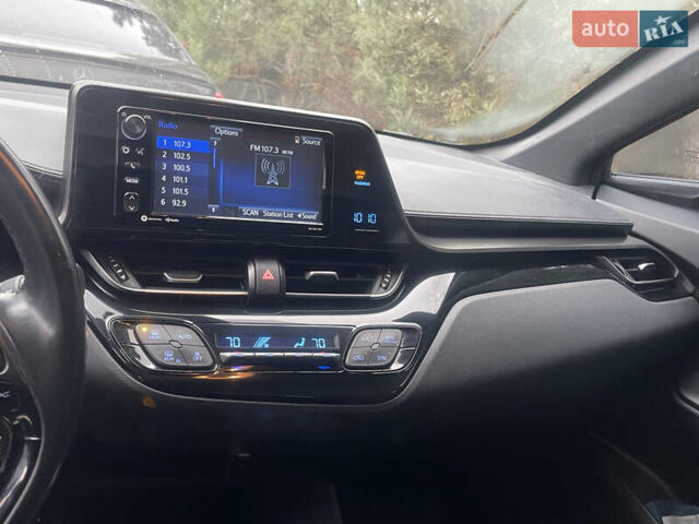 Синий Тойота C-HR, объемом двигателя 1.99 л и пробегом 63 тыс. км за 17300 $, фото 4 на Automoto.ua