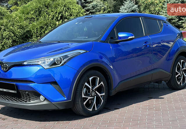 Синий Тойота C-HR, объемом двигателя 2 л и пробегом 41 тыс. км за 16700 $, фото 2 на Automoto.ua
