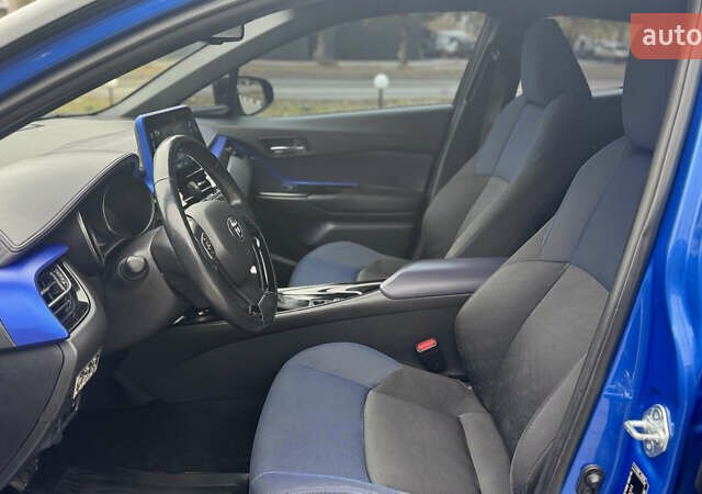 Синий Тойота C-HR, объемом двигателя 1.2 л и пробегом 105 тыс. км за 17500 $, фото 19 на Automoto.ua
