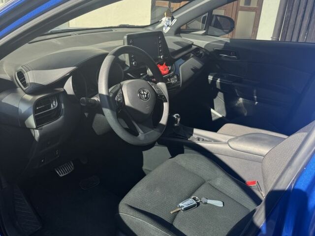 Синий Тойота C-HR, объемом двигателя 2 л и пробегом 102 тыс. км за 17500 $, фото 9 на Automoto.ua