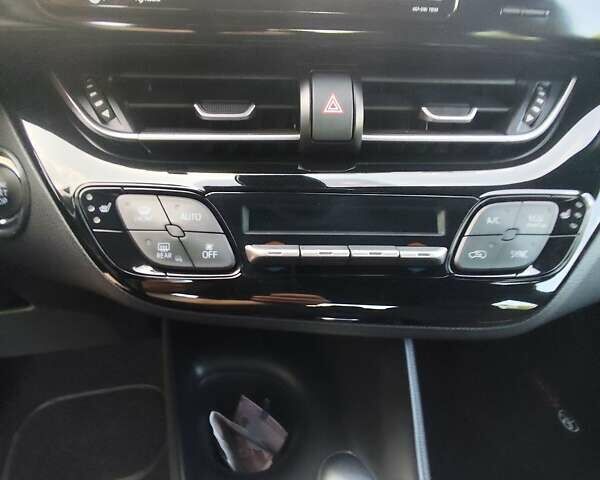 Синий Тойота C-HR, объемом двигателя 1.8 л и пробегом 150 тыс. км за 16600 $, фото 20 на Automoto.ua