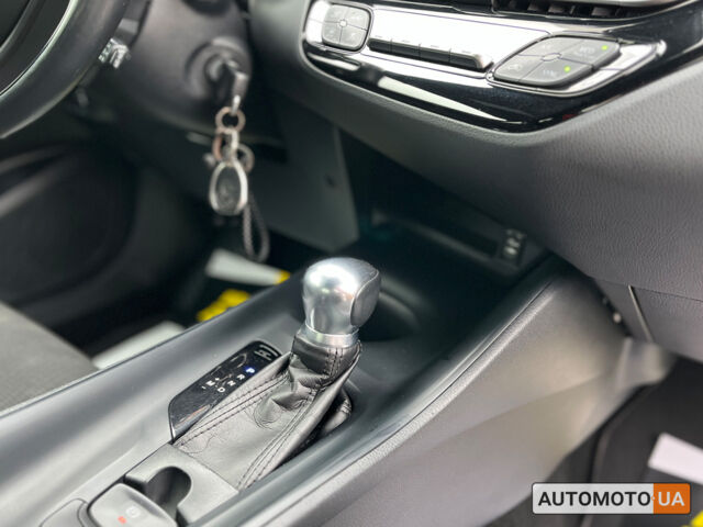 Тойота C-HR 2018 в Коломые на Automoto.ua Синий Тойота C-HR, объемом двигателя 2 л и пробегом 52 тыс. км за 18300 $, фото 27 на Automoto.ua