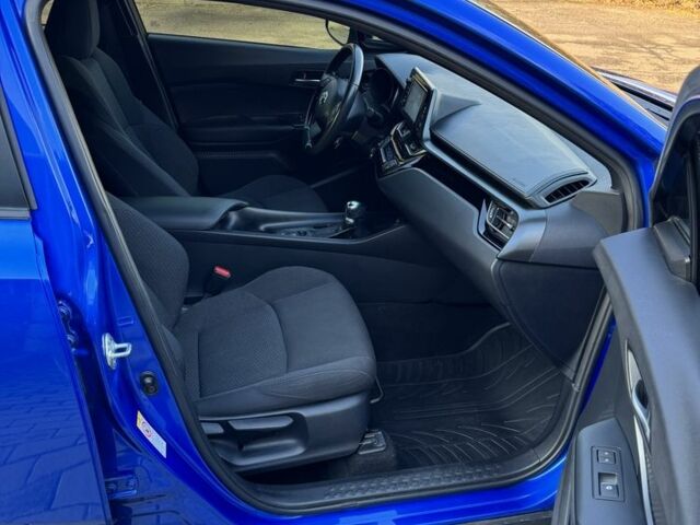 Синий Тойота C-HR, объемом двигателя 2 л и пробегом 32 тыс. км за 18300 $, фото 5 на Automoto.ua