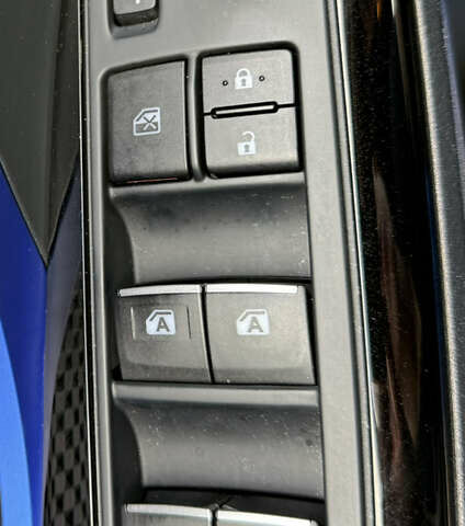 Синій Тойота C-HR, об'ємом двигуна 1.8 л та пробігом 69 тис. км за 24800 $, фото 14 на Automoto.ua