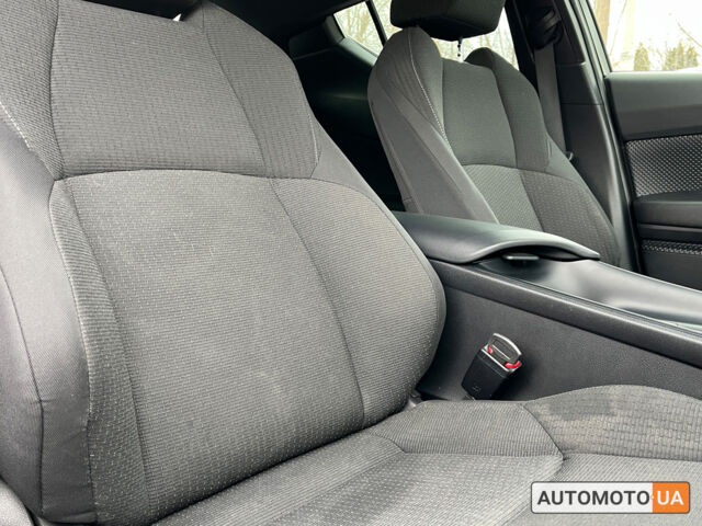 Тойота C-HR 2018 в Коломые на Automoto.ua Синий Тойота C-HR, объемом двигателя 2 л и пробегом 52 тыс. км за 18300 $, фото 25 на Automoto.ua