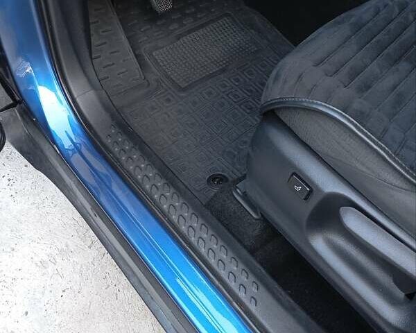 Синий Тойота C-HR, объемом двигателя 1.2 л и пробегом 110 тыс. км за 15300 $, фото 18 на Automoto.ua