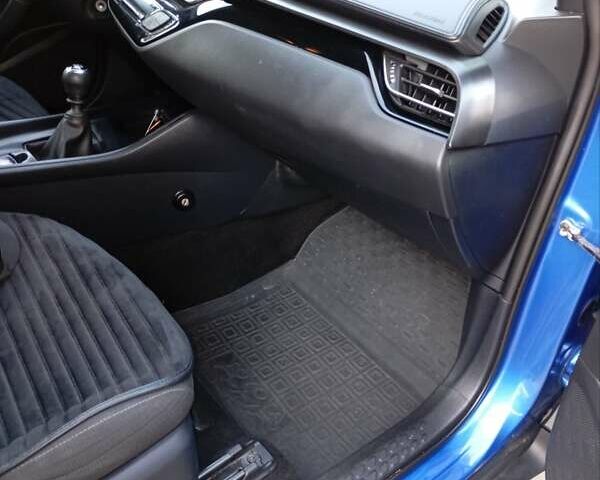 Синий Тойота C-HR, объемом двигателя 1.2 л и пробегом 110 тыс. км за 15300 $, фото 15 на Automoto.ua
