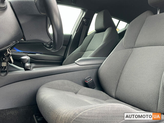 Тойота C-HR 2018 в Коломые на Automoto.ua Синий Тойота C-HR, объемом двигателя 2 л и пробегом 52 тыс. км за 18300 $, фото 14 на Automoto.ua