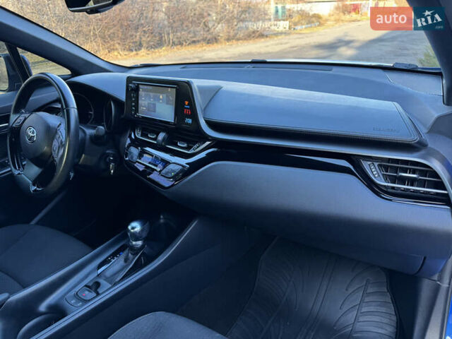 Синий Тойота C-HR, объемом двигателя 1.99 л и пробегом 32 тыс. км за 18900 $, фото 15 на Automoto.ua