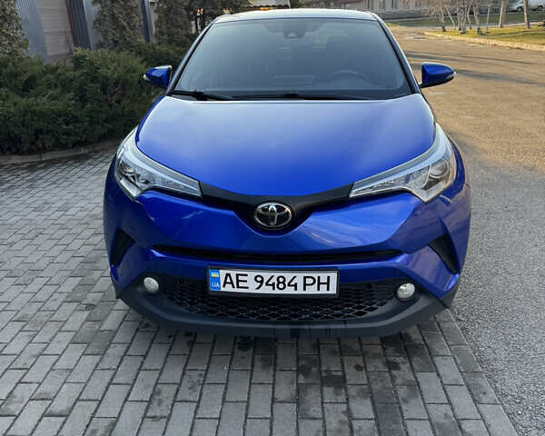 Синий Тойота C-HR, объемом двигателя 1.99 л и пробегом 32 тыс. км за 18900 $, фото 4 на Automoto.ua