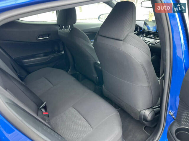 Тойота C-HR 2018 у Коломые на Automoto.ua Синій Тойота C-HR, об'ємом двигуна 1.99 л та пробігом 56 тис. км за 16300 $, фото 3 на Automoto.ua