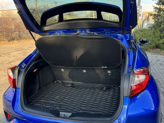 Синий Тойота C-HR, объемом двигателя 2 л и пробегом 32 тыс. км за 18300 $, фото 9 на Automoto.ua