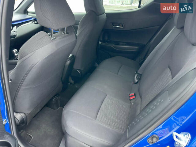 Тойота C-HR 2018 у Коломые на Automoto.ua Синій Тойота C-HR, об'ємом двигуна 1.99 л та пробігом 56 тис. км за 16300 $, фото 2 на Automoto.ua