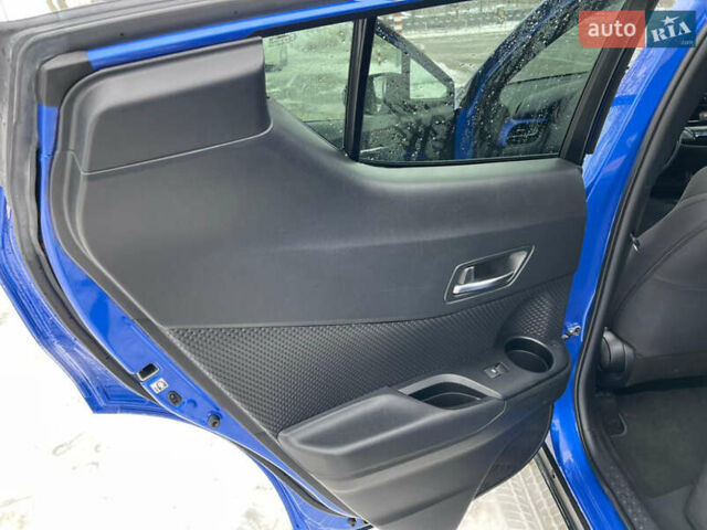 Тойота C-HR 2018 у Коломые на Automoto.ua Синій Тойота C-HR, об'ємом двигуна 1.99 л та пробігом 56 тис. км за 16300 $, фото 6 на Automoto.ua