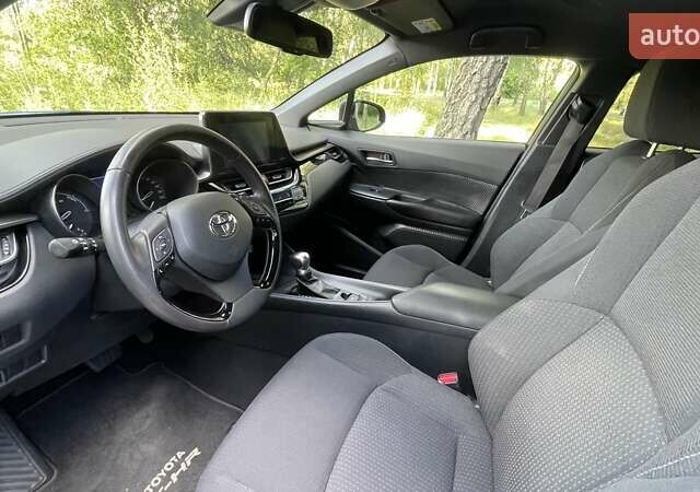 Синий Тойота C-HR, объемом двигателя 1.8 л и пробегом 79 тыс. км за 22600 $, фото 63 на Automoto.ua