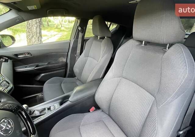 Синий Тойота C-HR, объемом двигателя 1.8 л и пробегом 79 тыс. км за 22600 $, фото 60 на Automoto.ua