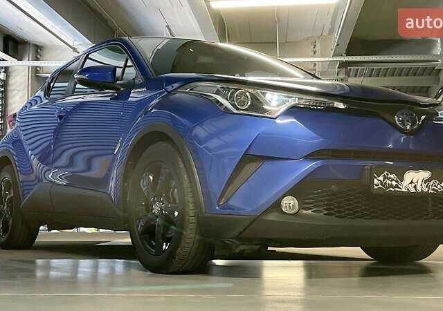 Синий Тойота C-HR, объемом двигателя 1.8 л и пробегом 79 тыс. км за 22600 $, фото 2 на Automoto.ua