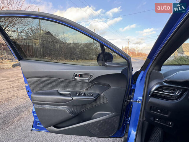 Синий Тойота C-HR, объемом двигателя 1.99 л и пробегом 32 тыс. км за 18900 $, фото 22 на Automoto.ua