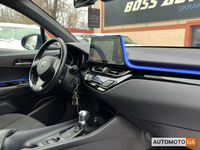 Тойота C-HR 2018 в Коломые на Automoto.ua Синий Тойота C-HR, объемом двигателя 2 л и пробегом 52 тыс. км за 18300 $, фото 24 на Automoto.ua