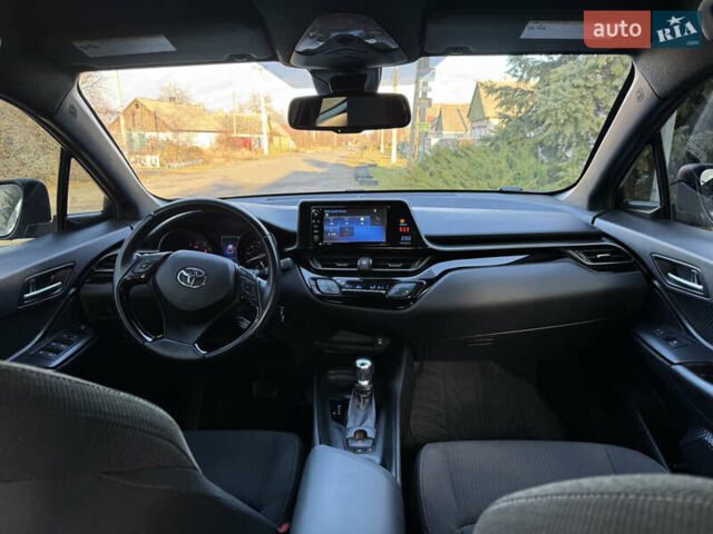 Синий Тойота C-HR, объемом двигателя 1.99 л и пробегом 32 тыс. км за 18900 $, фото 31 на Automoto.ua
