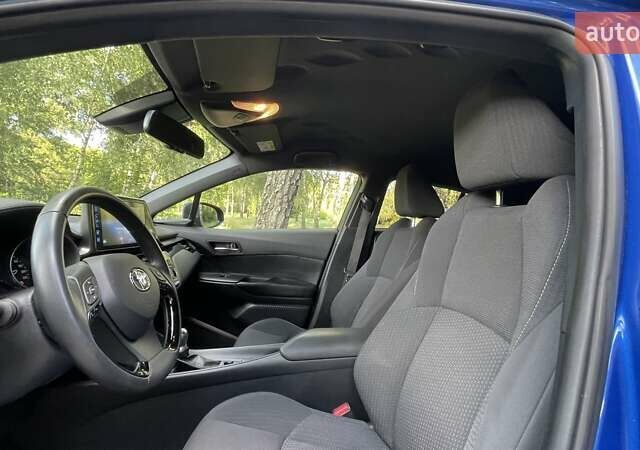 Синий Тойота C-HR, объемом двигателя 1.8 л и пробегом 79 тыс. км за 22600 $, фото 61 на Automoto.ua