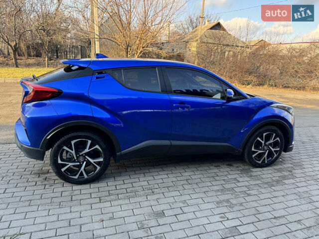 Синий Тойота C-HR, объемом двигателя 1.99 л и пробегом 32 тыс. км за 18900 $, фото 3 на Automoto.ua