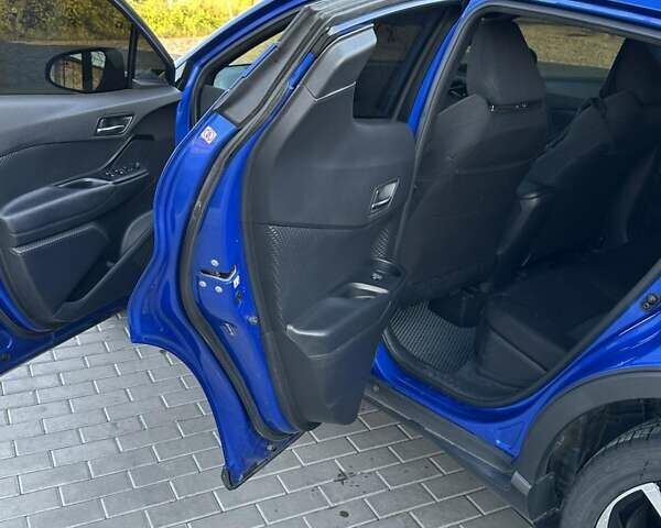 Синий Тойота C-HR, объемом двигателя 1.99 л и пробегом 101 тыс. км за 18600 $, фото 12 на Automoto.ua