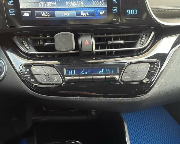 Синий Тойота C-HR, объемом двигателя 1.2 л и пробегом 125 тыс. км за 17500 $, фото 11 на Automoto.ua