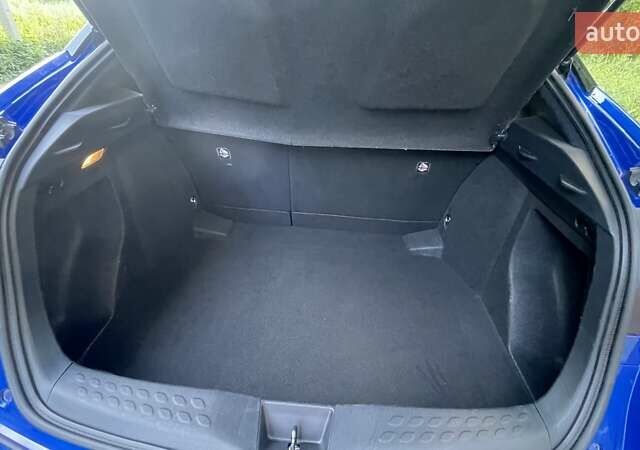 Синий Тойота C-HR, объемом двигателя 1.8 л и пробегом 79 тыс. км за 22600 $, фото 69 на Automoto.ua