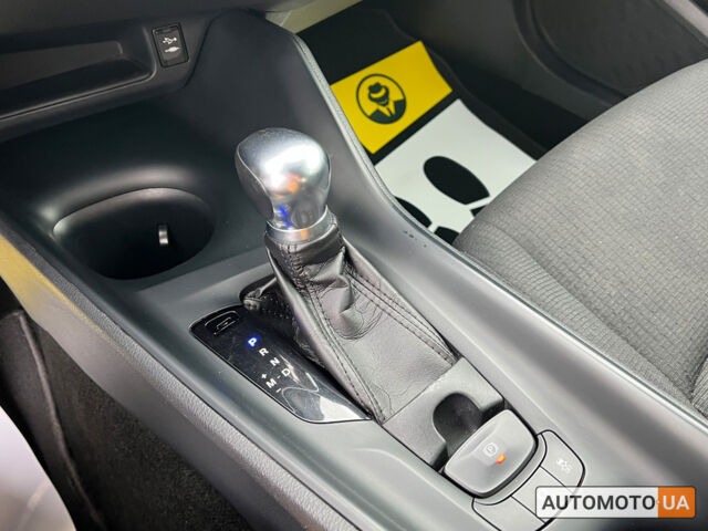 Тойота C-HR 2018 в Коломые на Automoto.ua Синий Тойота C-HR, объемом двигателя 2 л и пробегом 52 тыс. км за 18300 $, фото 17 на Automoto.ua