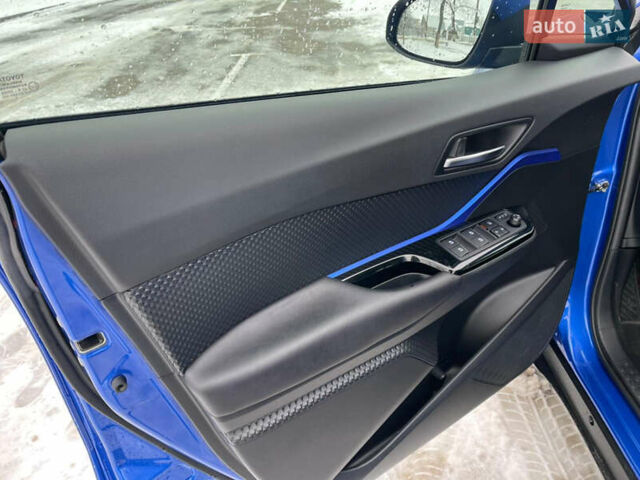 Тойота C-HR 2018 у Коломые на Automoto.ua Синій Тойота C-HR, об'ємом двигуна 1.99 л та пробігом 56 тис. км за 16300 $, фото 9 на Automoto.ua