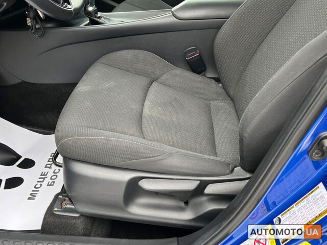 Тойота C-HR 2018 в Коломые на Automoto.ua Синий Тойота C-HR, объемом двигателя 2 л и пробегом 52 тыс. км за 18300 $, фото 15 на Automoto.ua