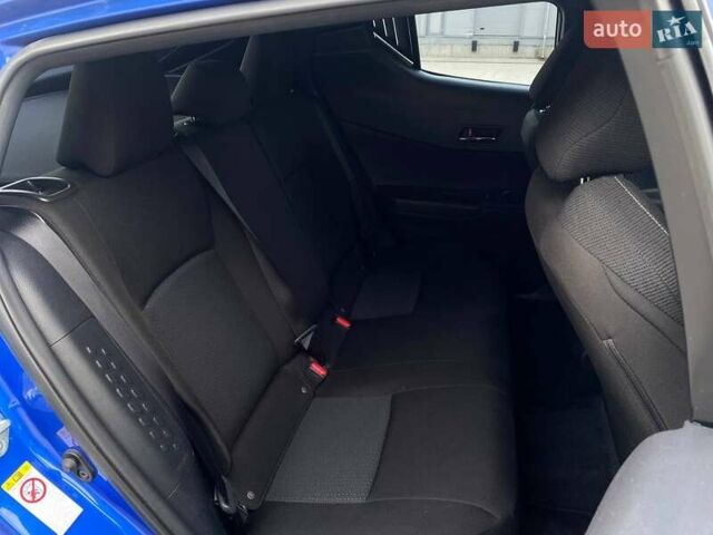 Синій Тойота C-HR, об'ємом двигуна 1.99 л та пробігом 101 тис. км за 19990 $, фото 17 на Automoto.ua
