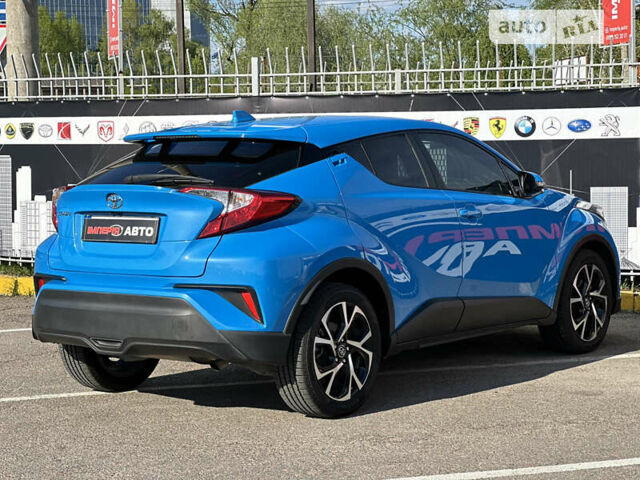 Синий Тойота C-HR, объемом двигателя 2 л и пробегом 101 тыс. км за 19999 $, фото 11 на Automoto.ua