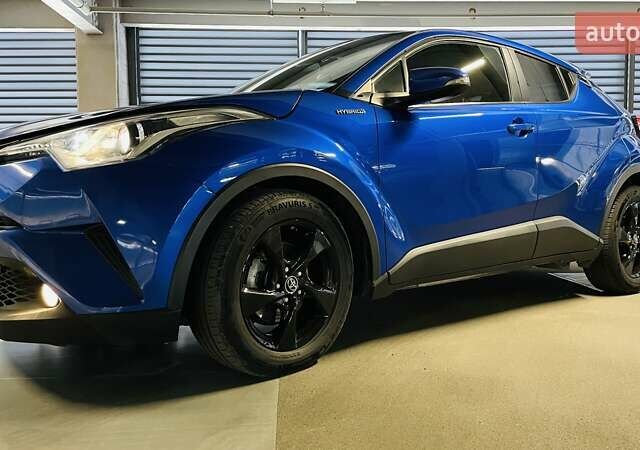 Синий Тойота C-HR, объемом двигателя 1.8 л и пробегом 79 тыс. км за 22600 $, фото 1 на Automoto.ua