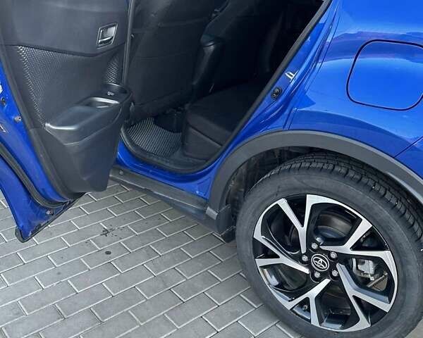 Синий Тойота C-HR, объемом двигателя 1.99 л и пробегом 101 тыс. км за 18600 $, фото 16 на Automoto.ua